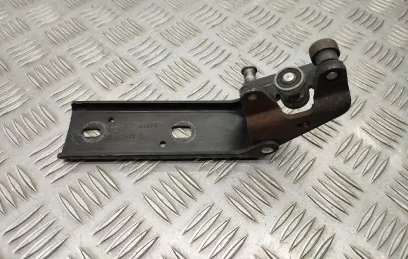 Opel Vivaro Sliding door middle roller runner 312372E 65715