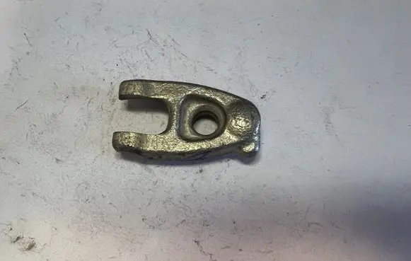 Nissan Juke I F15 Fuel Injector clamp holder
