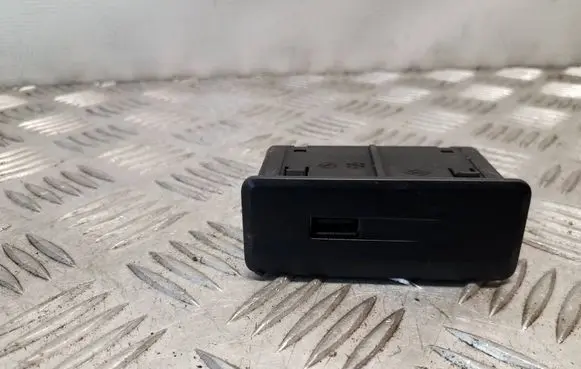 Renault Trafic III (X82) USB socket connector 280236188R