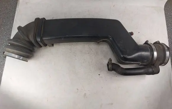 Mercedes-Benz E W124 Air intake hose/pipe 1110940091