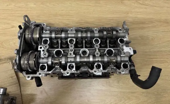 Mercedes-Benz C W205 Engine head R2760162300