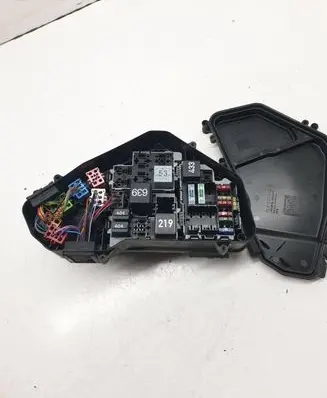 Volkswagen Touareg I Fuse module 7L0937576A 7L0937575B