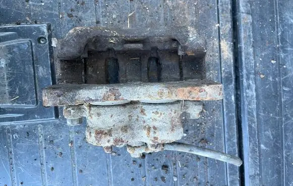 Mitsubishi Grandis Front brake caliper