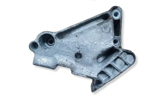 Volkswagen Golf VII Engine mounting bracket 04L199207
