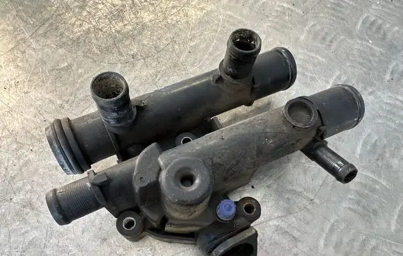 Thermostat/thermostat housing