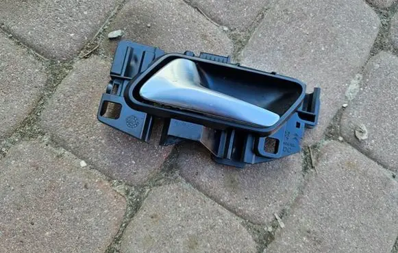 Opel Corsa F Front door interior handle 39198474