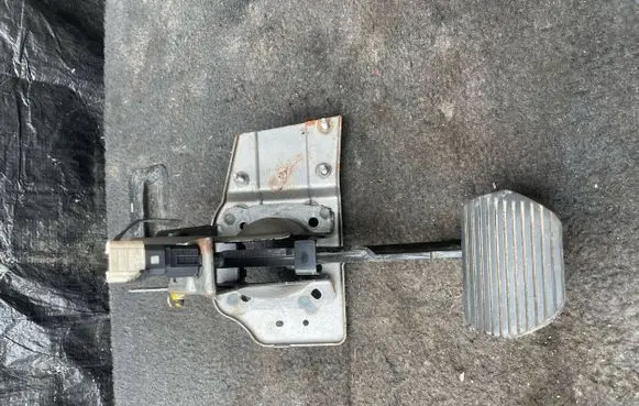 Peugeot 1007 Brake pedal 08205A2