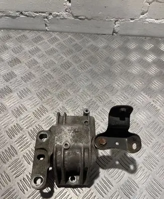 Volkswagen PASSAT B6 Engine mount bracket 1K0199262