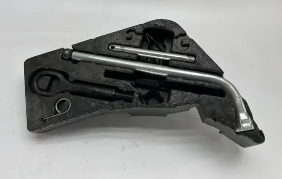 Audi Q7 4L Tool set 4L0012113E