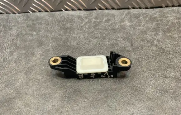 Mercedes-Benz CLS C219 Airbag deployment crash/impact sensor A0018209126