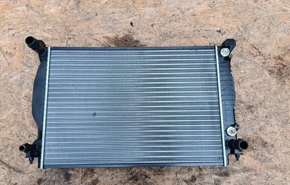Audi A4 S4 B7 8E 8H Coolant radiator