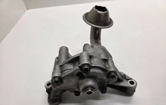 Audi A4 S4 B5 8D Oil pump 06A115105