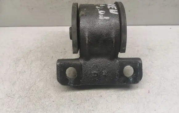 KIA Carens I Engine mount bracket 4E08