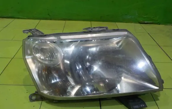Suzuki Grand Vitara II Headlight/headlamp 10059076
