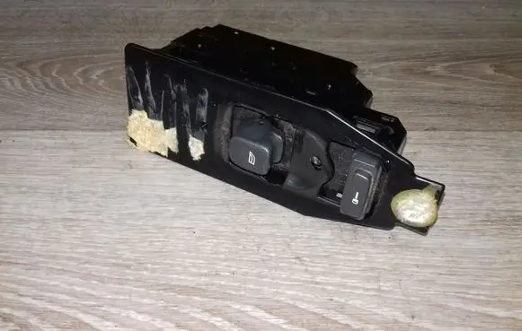 Volvo XC70 Electric window control switch 30658117