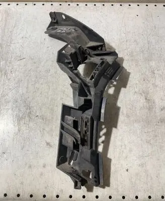 Volkswagen Golf Plus Bumper support mounting bracket corner 5M0807376