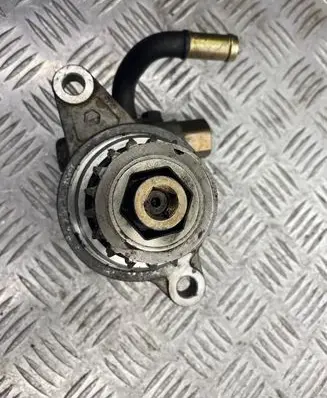 Nissan X-Trail T30 Power steering pump 42122061 421220618H800 8H800