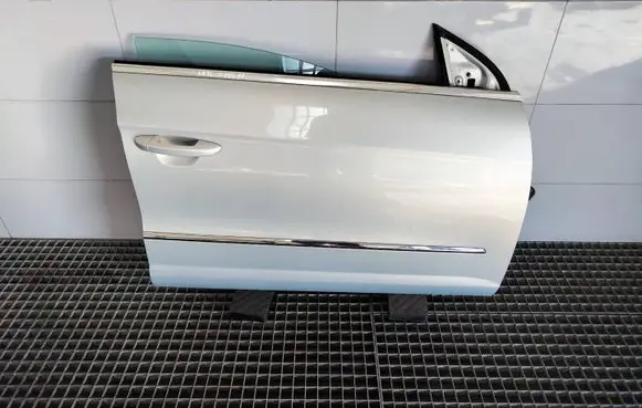 Volkswagen PASSAT CC Front door 