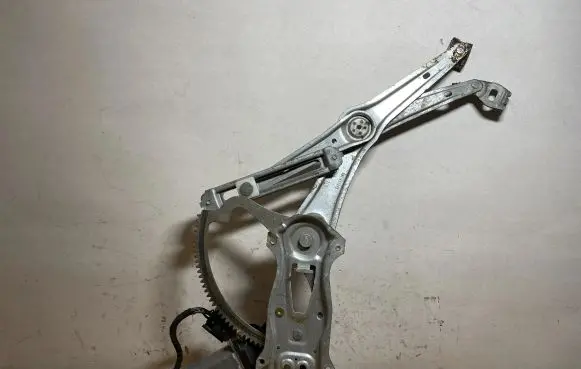 Mercedes-Benz E W210 Front door electric window regulator 0130821708 C4108