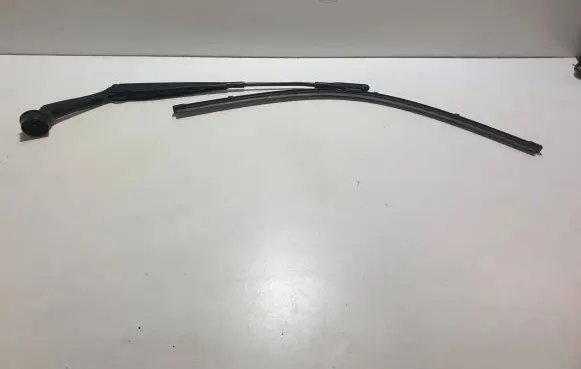 Ford Fusion II Windshield/front glass wiper blade DS7317B589AC