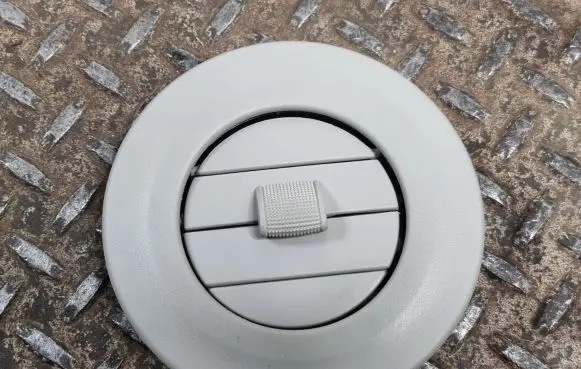 Chrysler Pacifica Air vent grill in roof 5SB00TRMAF