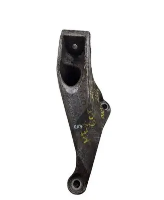 Audi A4 S4 B7 8E 8H Engine mounting bracket 8E0199307S