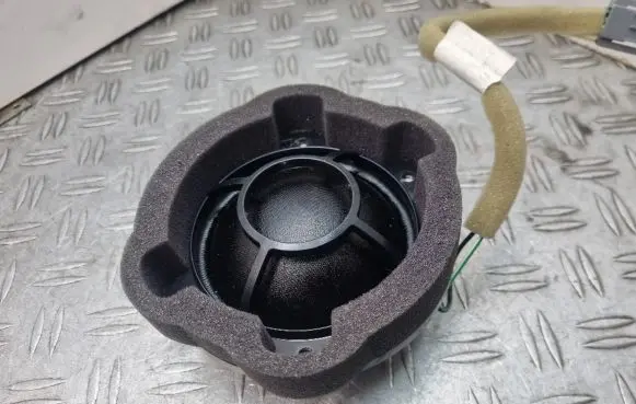 Volvo C70 Front door high frequency speaker 30679365