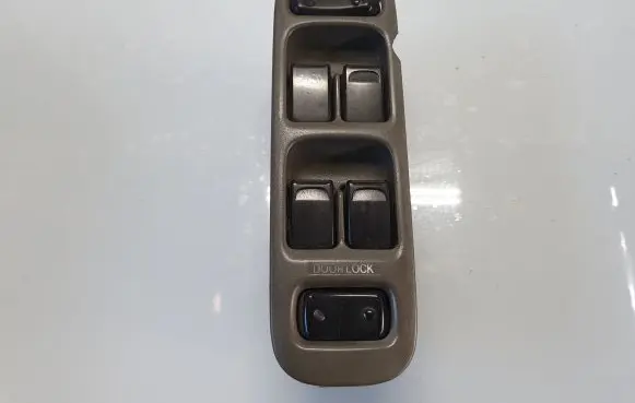 Suzuki Jimny Electric window control switch 0498K