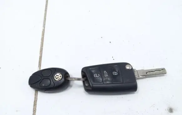 Volkswagen Golf VII Ignition key/card 5G0959752