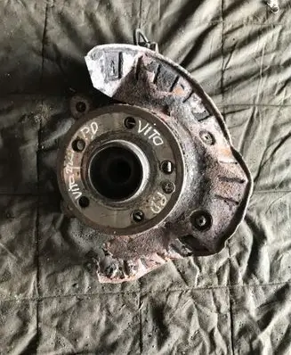 Mercedes-Benz Vito Viano W638 Front wheel hub spindle knuckle