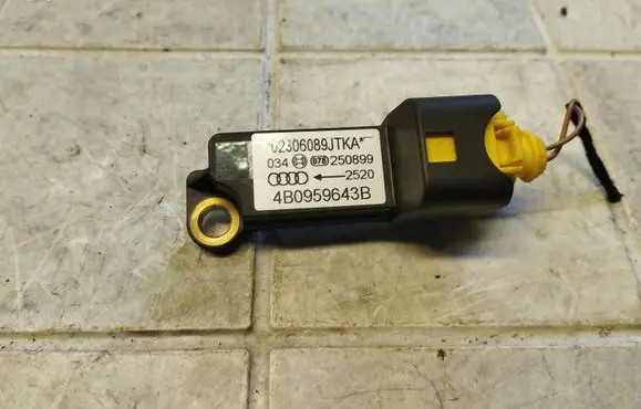 Audi A6 S6 C5 4B Airbag deployment crash/impact sensor 4B0959643B