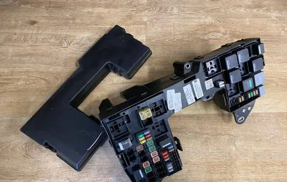 Jaguar XF X250 Fuse box set 8X2T-14A075-AA 8X2T14A075AA 8X2T-14A075
