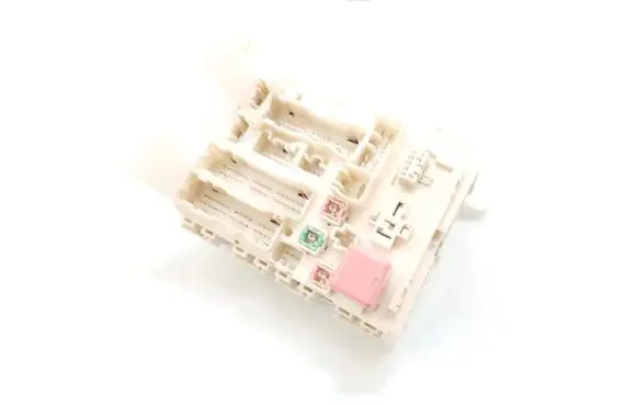 Toyota Avensis T270 Fuse module 82730-05150 1398-10E14 82730-05150-B