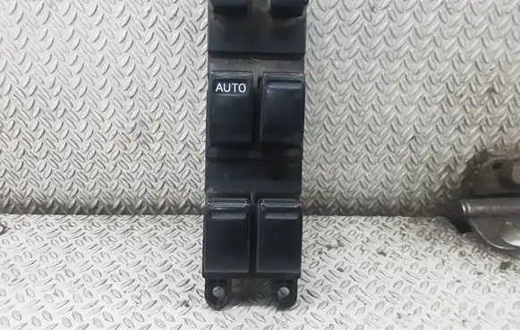 Nissan Primera Electric window control switch 25401AV640