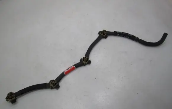 Volkswagen Caddy Fuel injector supply line/pipe 