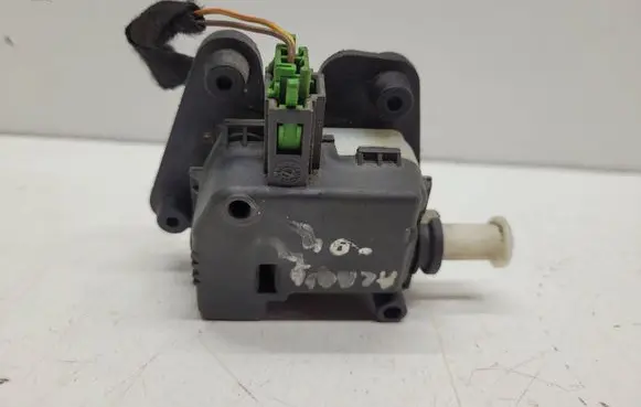 Audi A6 Allroad C5 Tailgate boot lock/latch motor 8E9827833