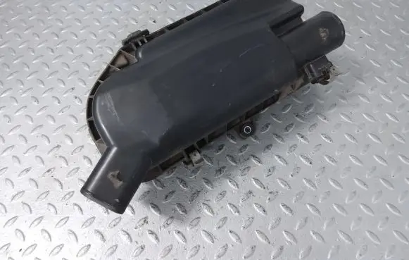 Suzuki Swift III Air filter box 1370081PA1 014900612