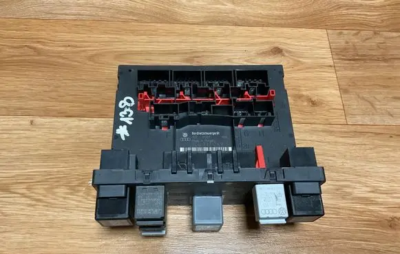 Volkswagen PASSAT B6 Comfort/convenience module 3C0937049J F005V00530