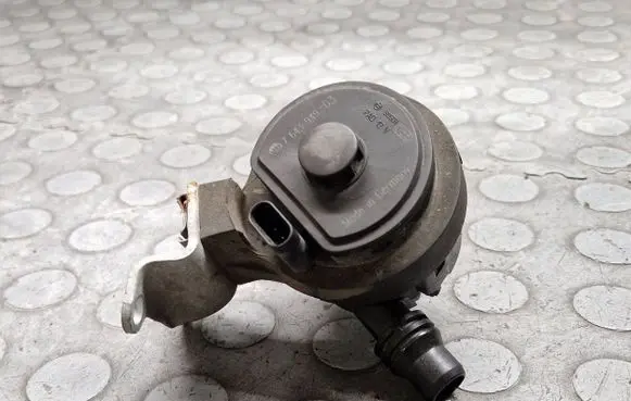 BMW X3 F25 Electric auxiliary coolant/water pump 7643949