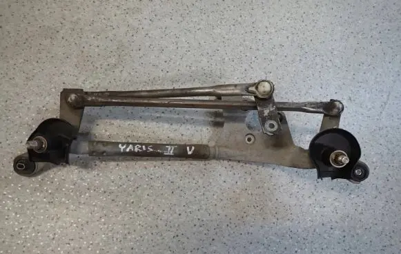 Toyota Yaris Front wiper linkage 