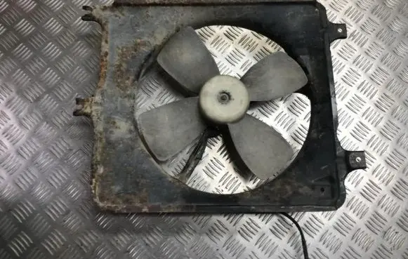 Mazda 626 Radiator cooling fan shroud