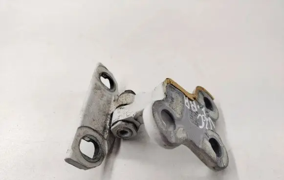 Volvo V60 Front door lower hinge 