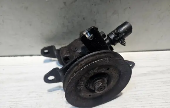 Nissan Sunny Power steering pump 4911074N00 41123155