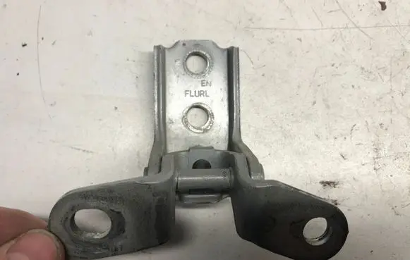 KIA Venga Front door upper hinge