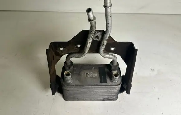 Land Rover Discovery 4 - LR4 Engine oil radiator AH327A095AA