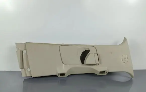 SsangYong Rexton (B) pillar trim (top)