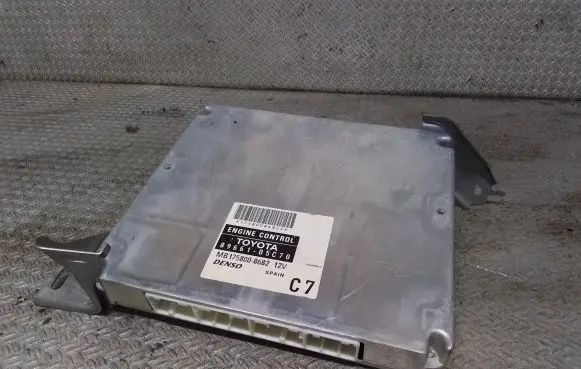 Toyota Avensis T250 Engine control unit/module 8966105C70 MB1758008682