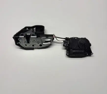 BMW 5 F10 F11 Rear door lock 7154515