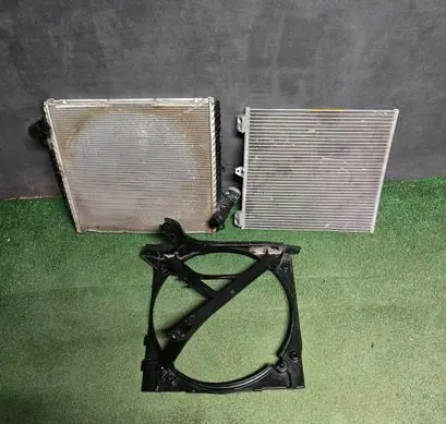 Porsche 911 992 Coolant radiator 992121251 HR200F9L2A03
