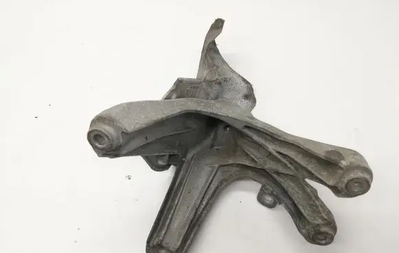 Audi Q5 SQ5 Engine mounting bracket